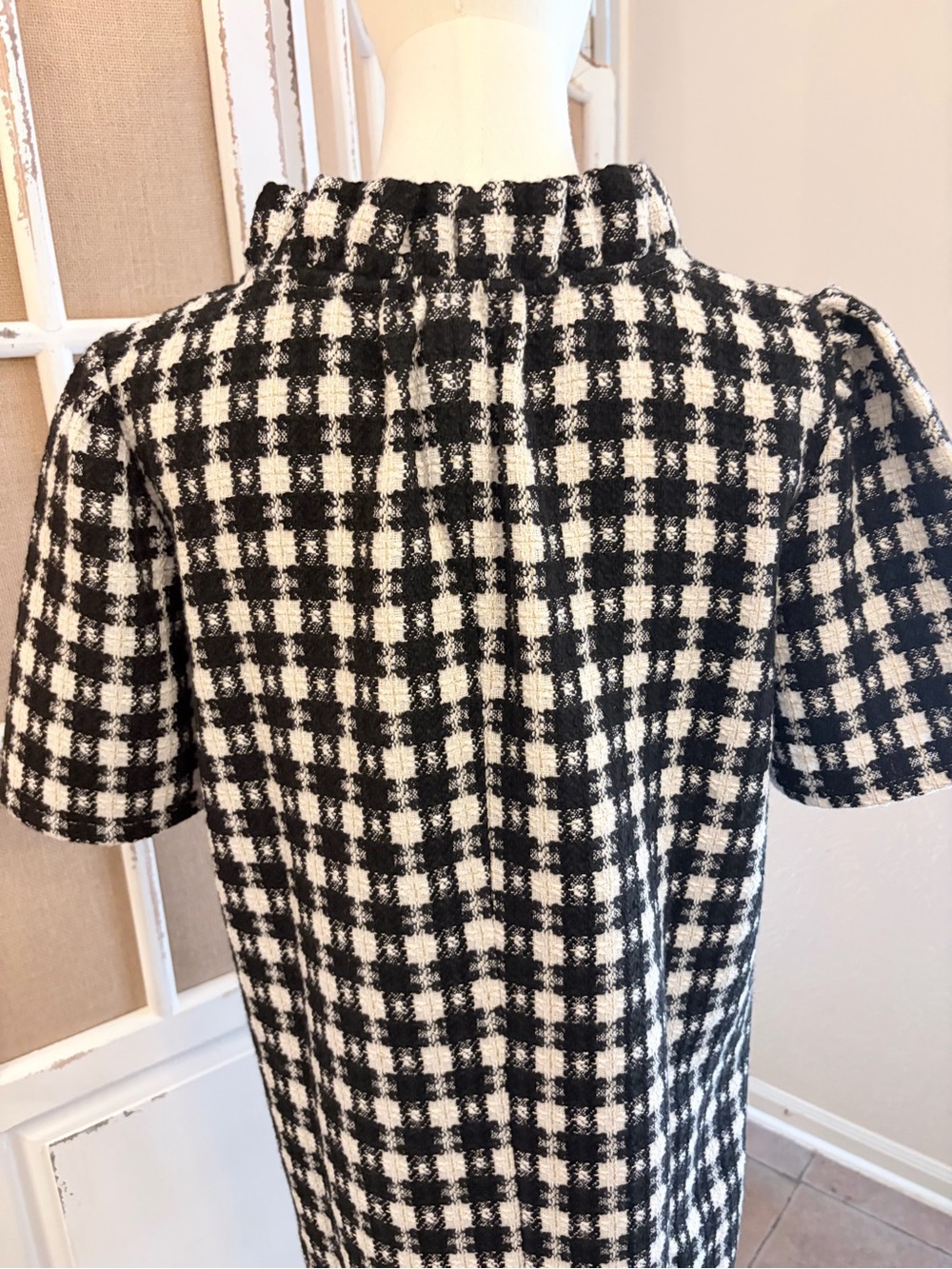 VOY Plaid Tweed Shift Dress Gold Metallic Threads Woven Thru Black & Ivory S NWT - Picture 7 of 13